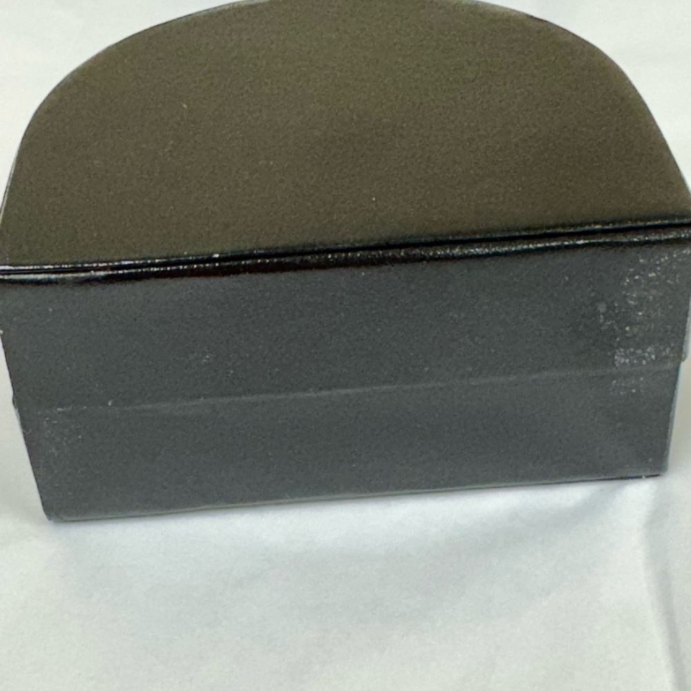 Wolf Heritage Oval Jewelry Zip Case, genuine leather. - Picture 12 of 14